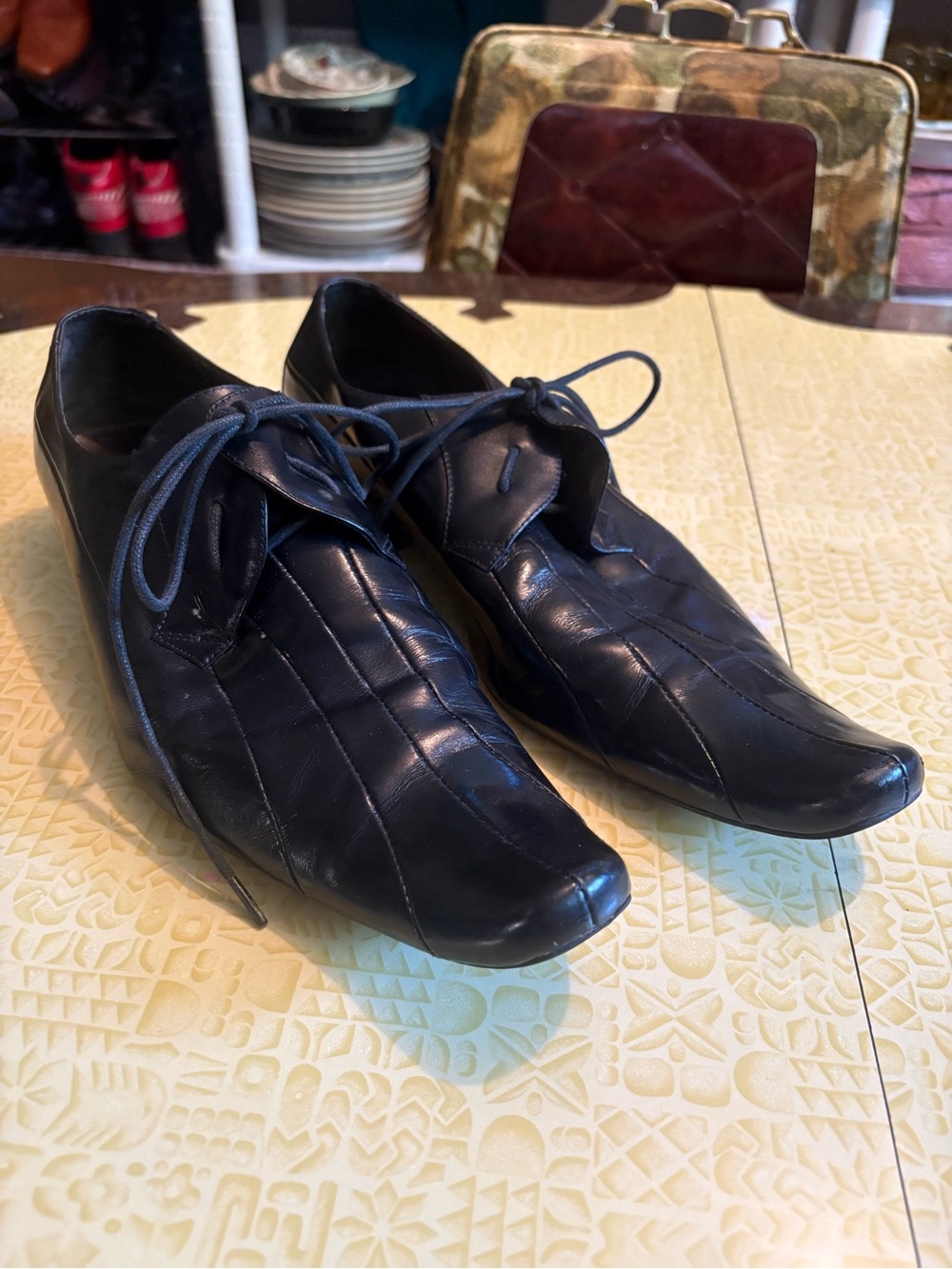 Vintage Men's Black Leather Lace-Up Derby — Sleek Quilted Design
